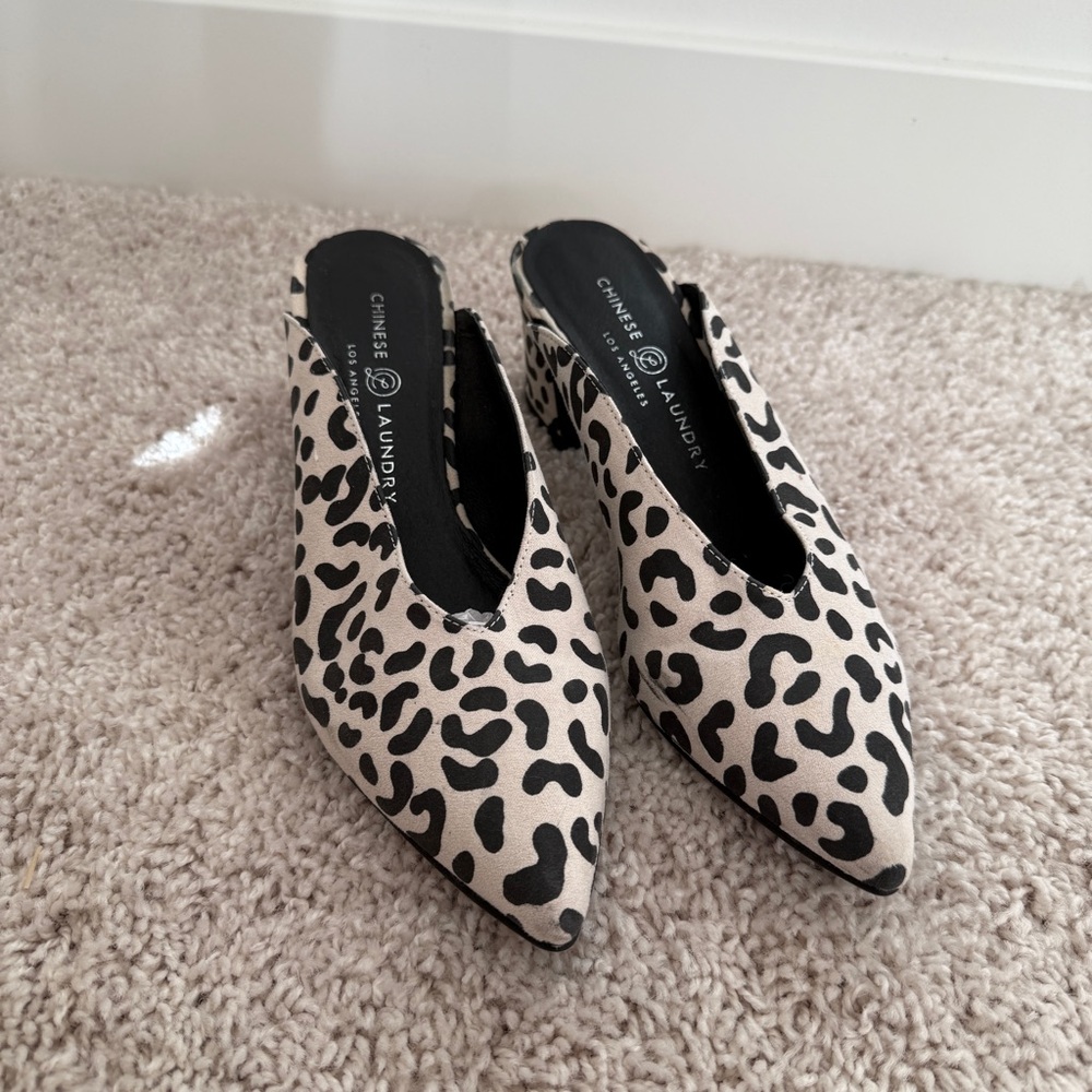 Chinese Laundry White Black Leopard Animal Mule